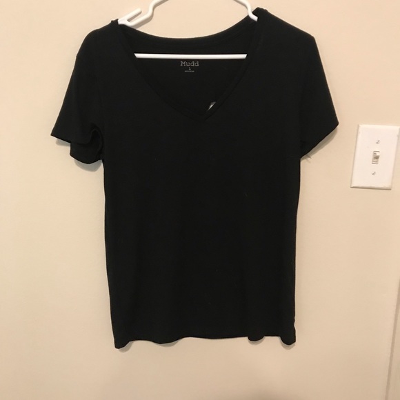 Tops - Black tee with skull cut out on back